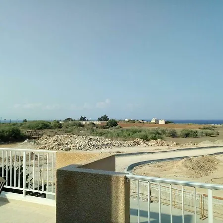 Charis פרוטאראס